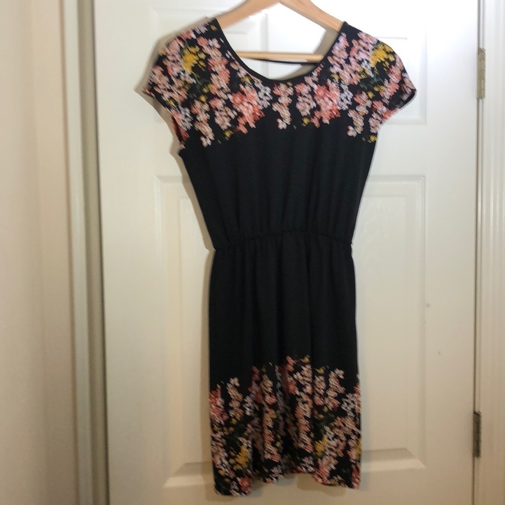 Maurice’s Dress Size Xs Floral Pattern Cinched Waist Criss Crossed In Back